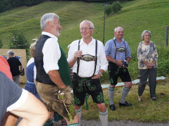 20. Einweihung Steinpasskreuz Klaus Bauregger m. Georg Braun, Werner u. Erna Hirschbichler