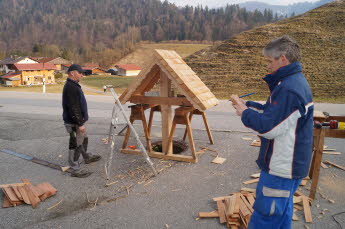 7. Kreuzbau ber dem Kanalschacht - Berti u. Wasti